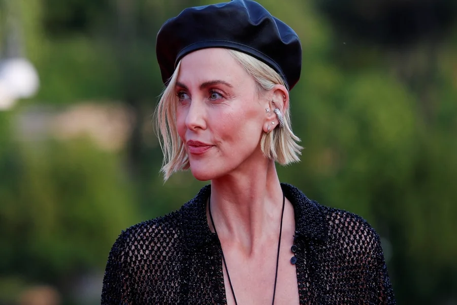 Charlize Theron Height